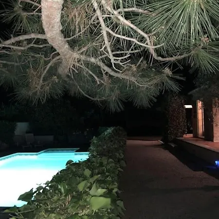 La Pitchoune : Gite Aux Pieds Des Alpilles Mouries Exterior photo